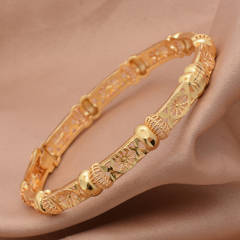 Goudkleurige, golvende armband - Ethnic Fashion In Dubai recensie en prijs